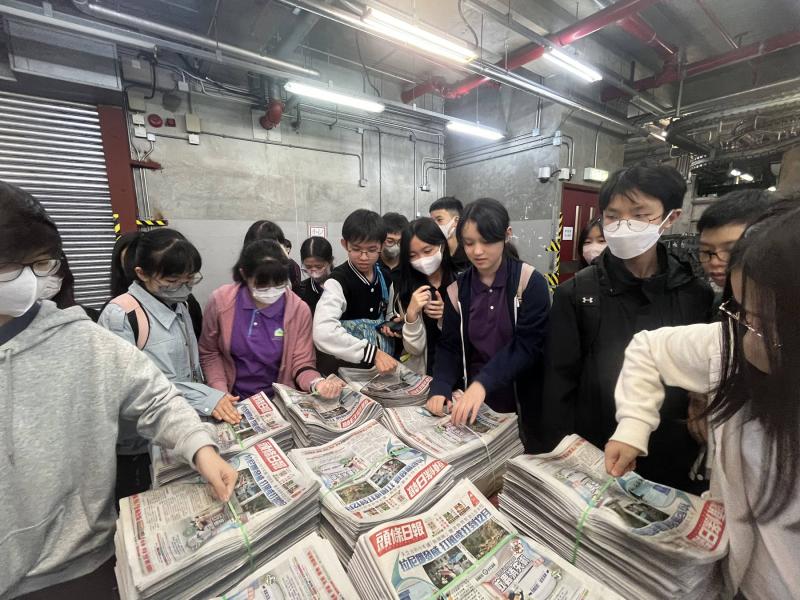 QEF-Sponsored National Education and Career-Planning Activity: Visit to Sing Tao Daily’s Printing House
