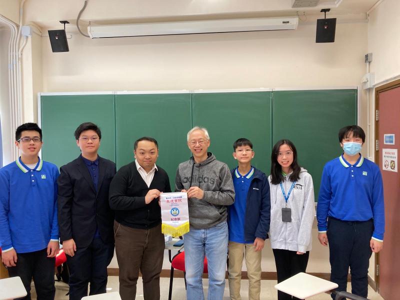 Students interviewing CUHK mathematician professor