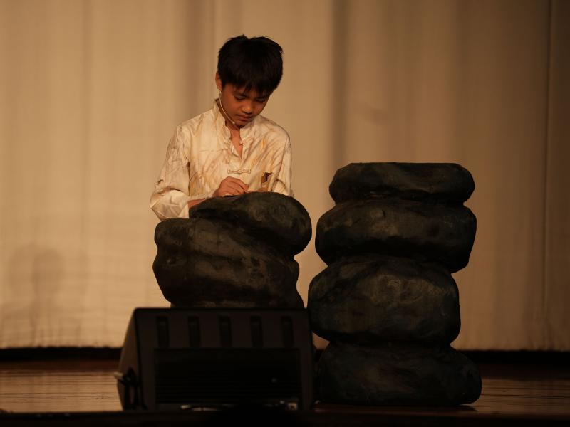 Stage Performance of “March of the Volunteers” - Dr. YAU Kwok Kwong Explains the History of the War of Resistance Against Japan