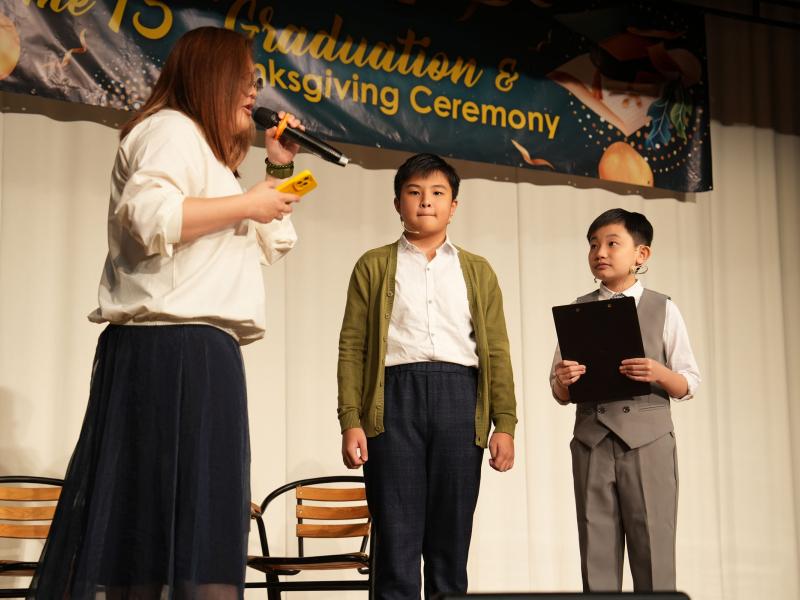 Stage Performance of “March of the Volunteers” - Dr. YAU Kwok Kwong Explains the History of the War of Resistance Against Japan